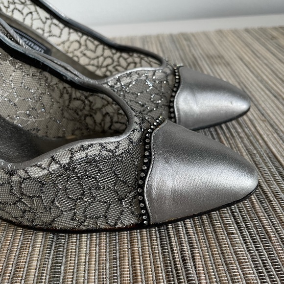 Stuart Weitzman Silver Lace Pumps - Picture 6 of 14